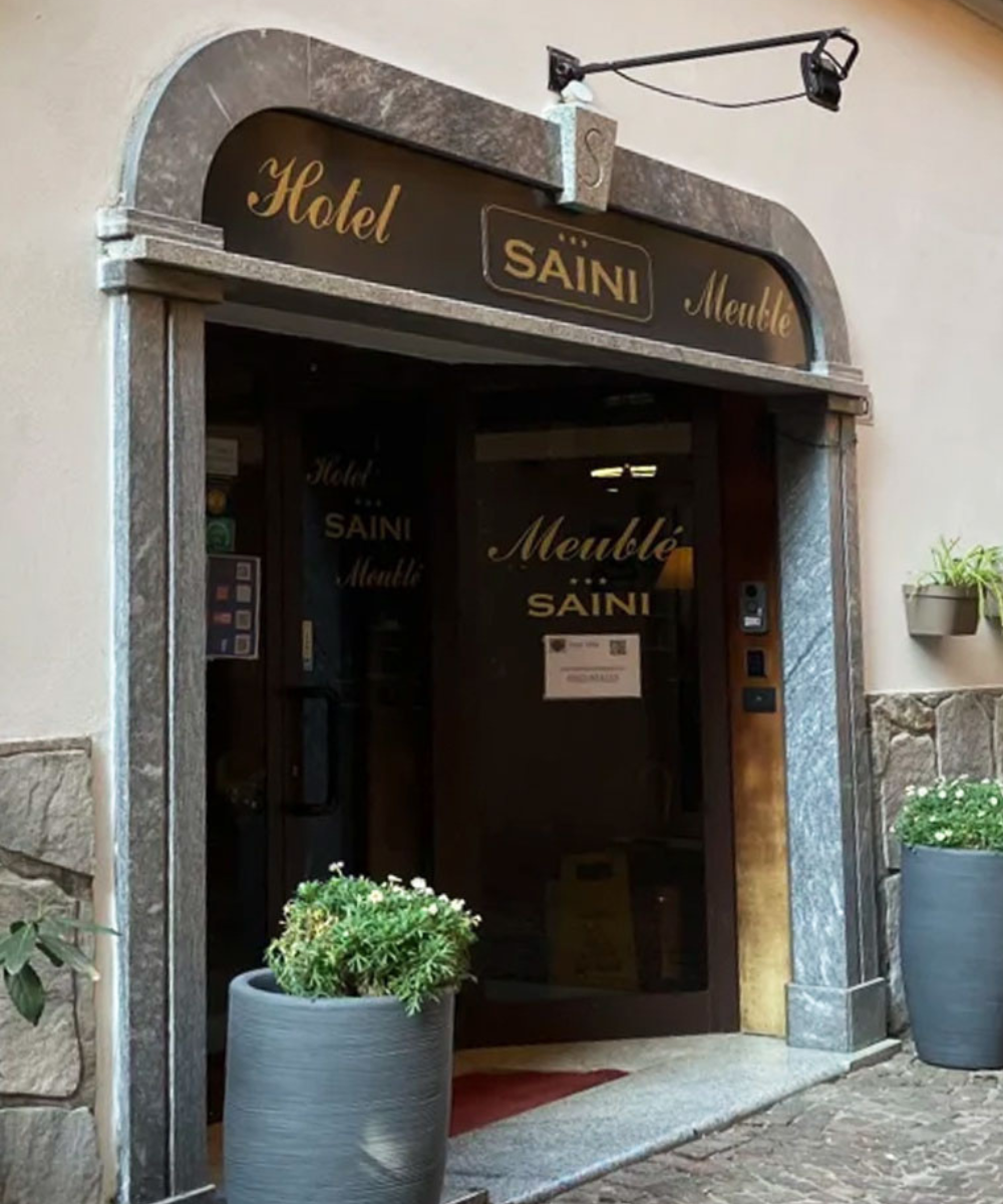 hotel a stresa saini