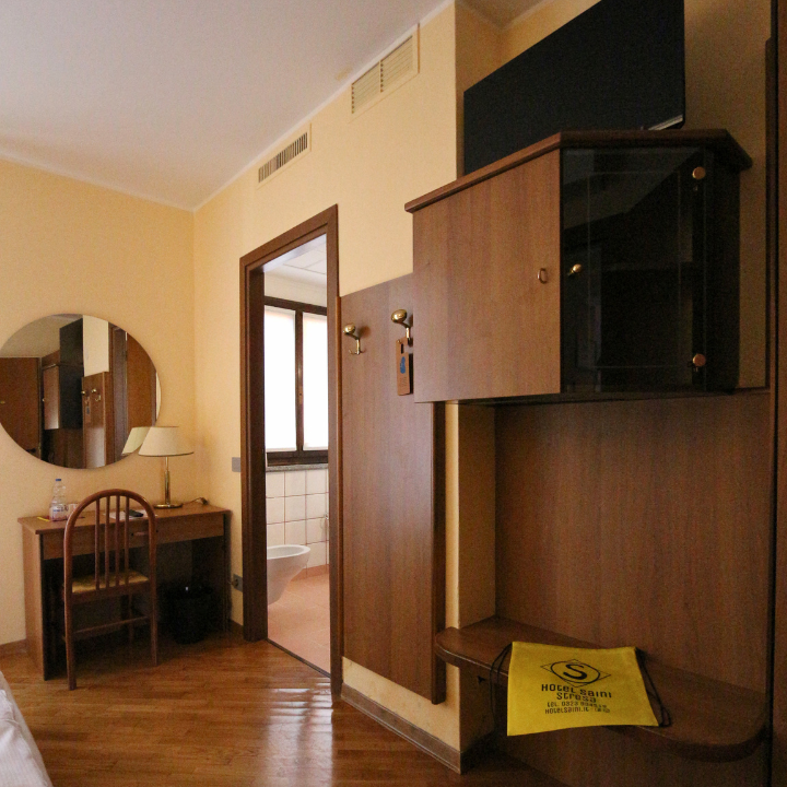 hotel saini stresa lago maggiore - dettagli camera