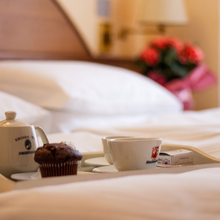 hotel saini stresa lago maggiore - dettaglio letto