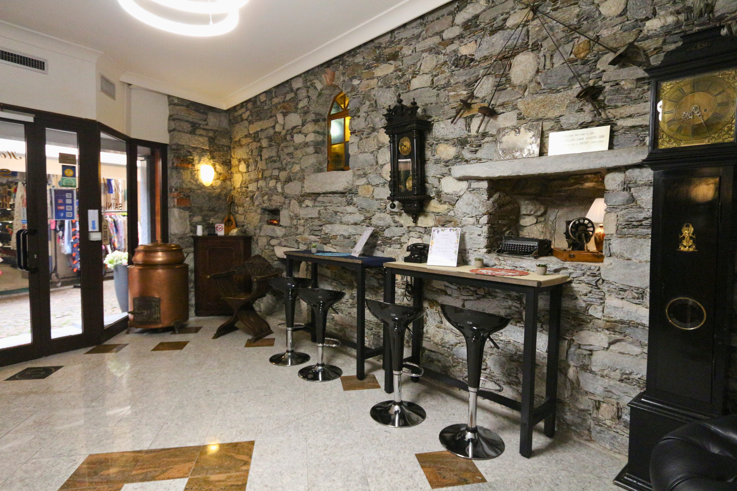 hotel saini stresa lago maggiore - hall