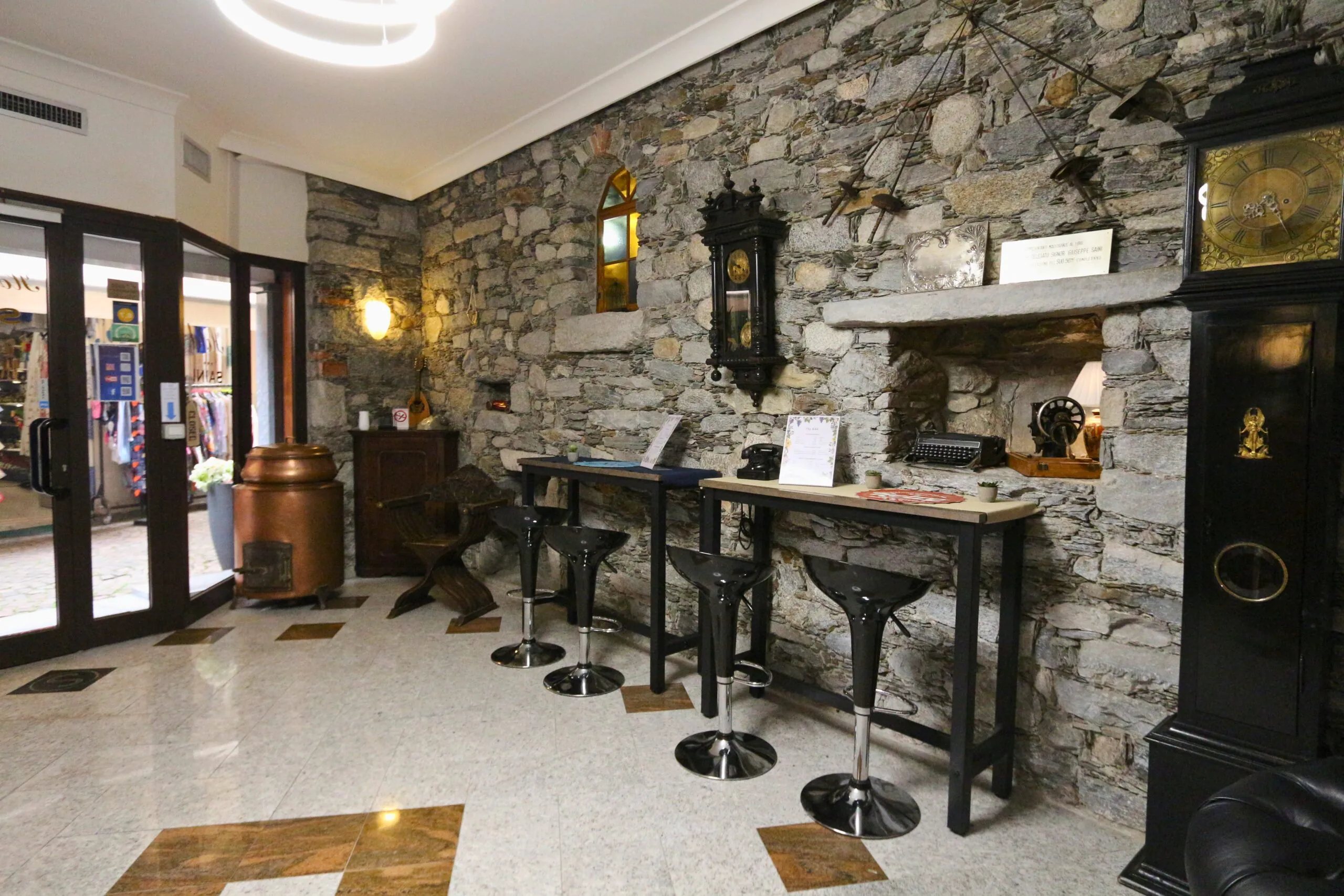 hotel saini stresa lago maggiore - hall