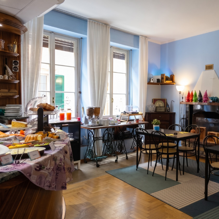 hotel saini stresa lago maggiore - sala colazione con buffet