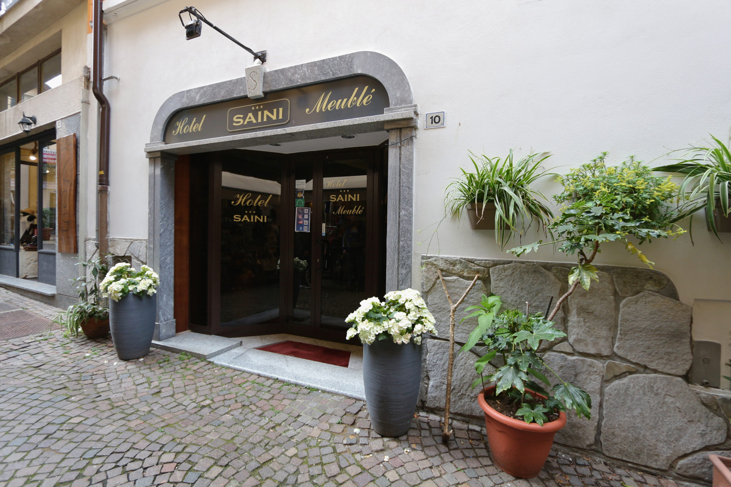 hotel saini stresa lago maggiore - ingresso