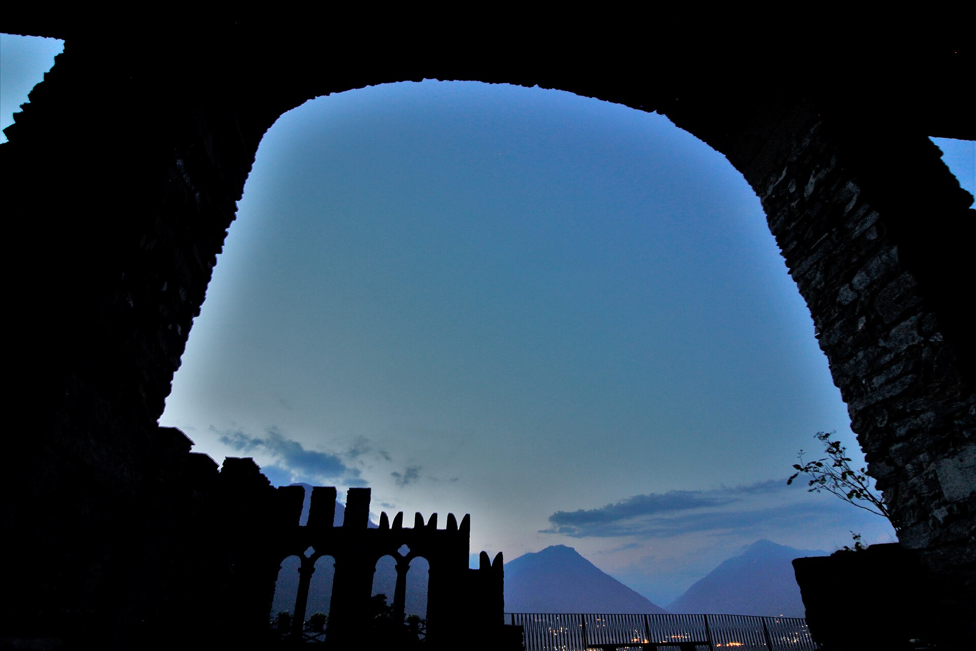 PRESSO_IL_SACRO_MONTE_CALVARIO_DI_DOMODOSSOLA